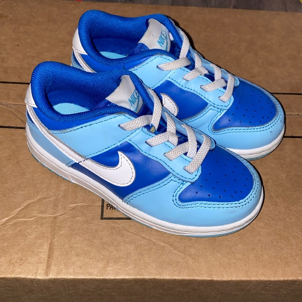 NIKE BLUE AND WHITE SNEAKERS WORN ONCE